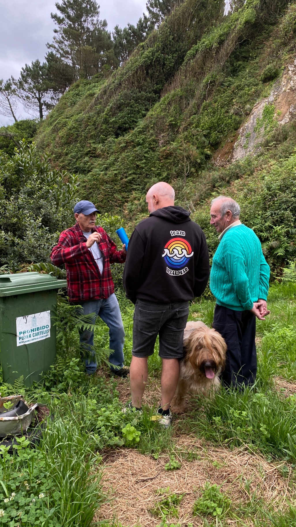 Conversación de campo del equipo VESALMAR con vecinos del litoral